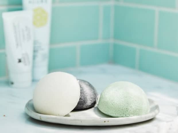 Image of 3 konjac sponges on glass dish